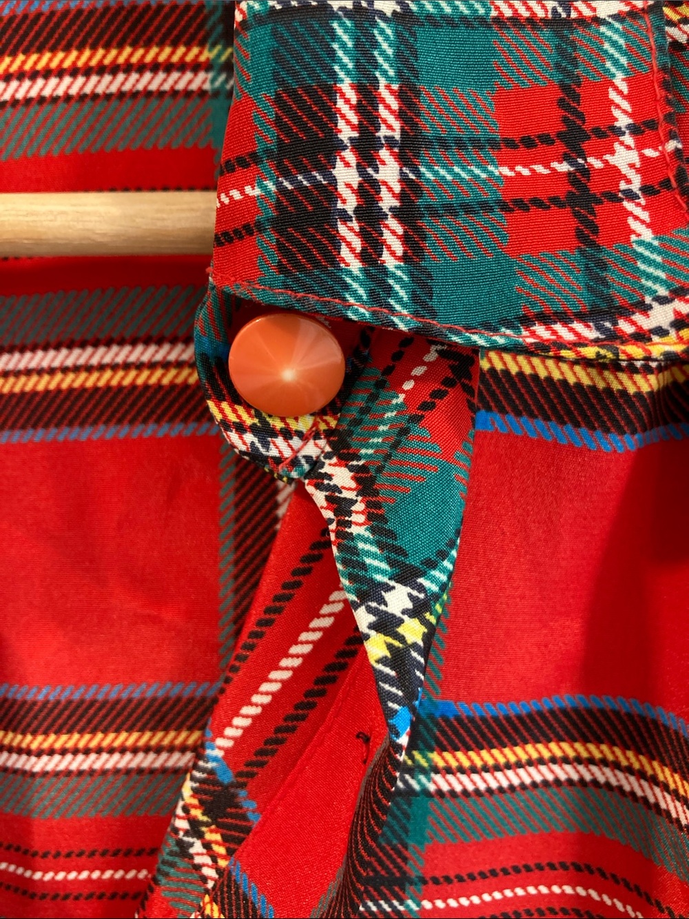 Vintage 80’s CHAGALL Red Plaid Button-Front Blouse, polyester - Picture 8 of 8